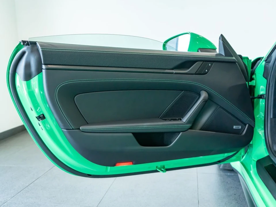 2026 Porsche 911 - Image 13 of 31