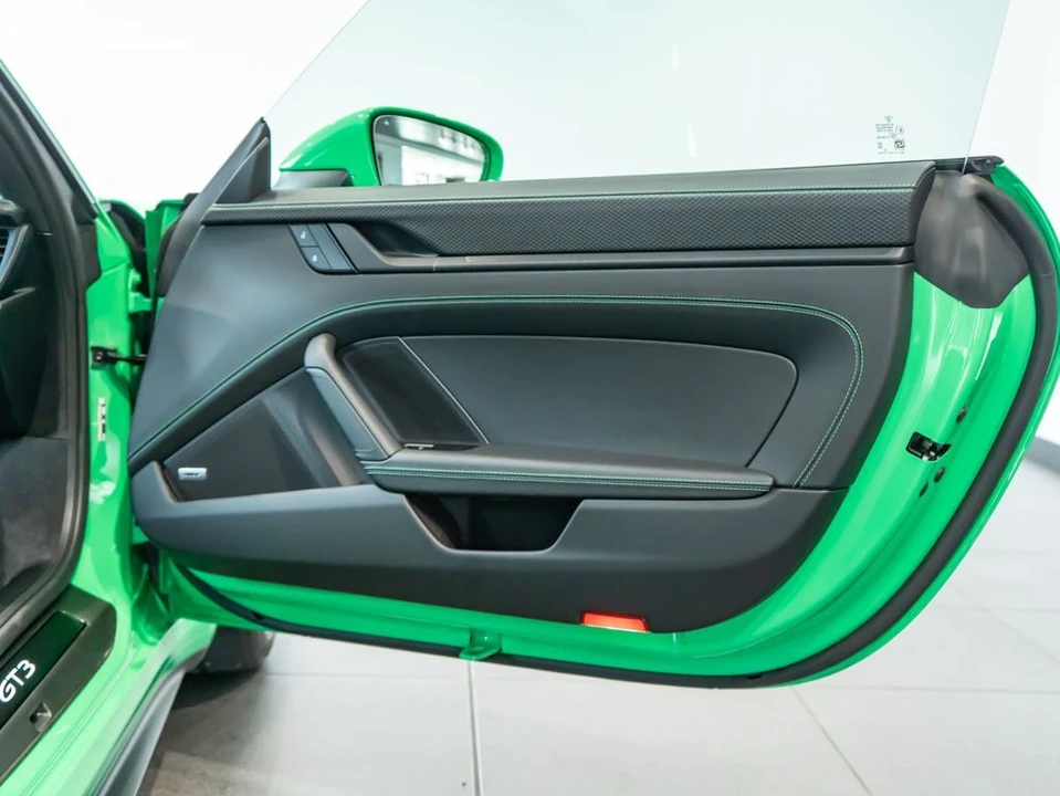 2026 Porsche 911 - Image 23 of 31