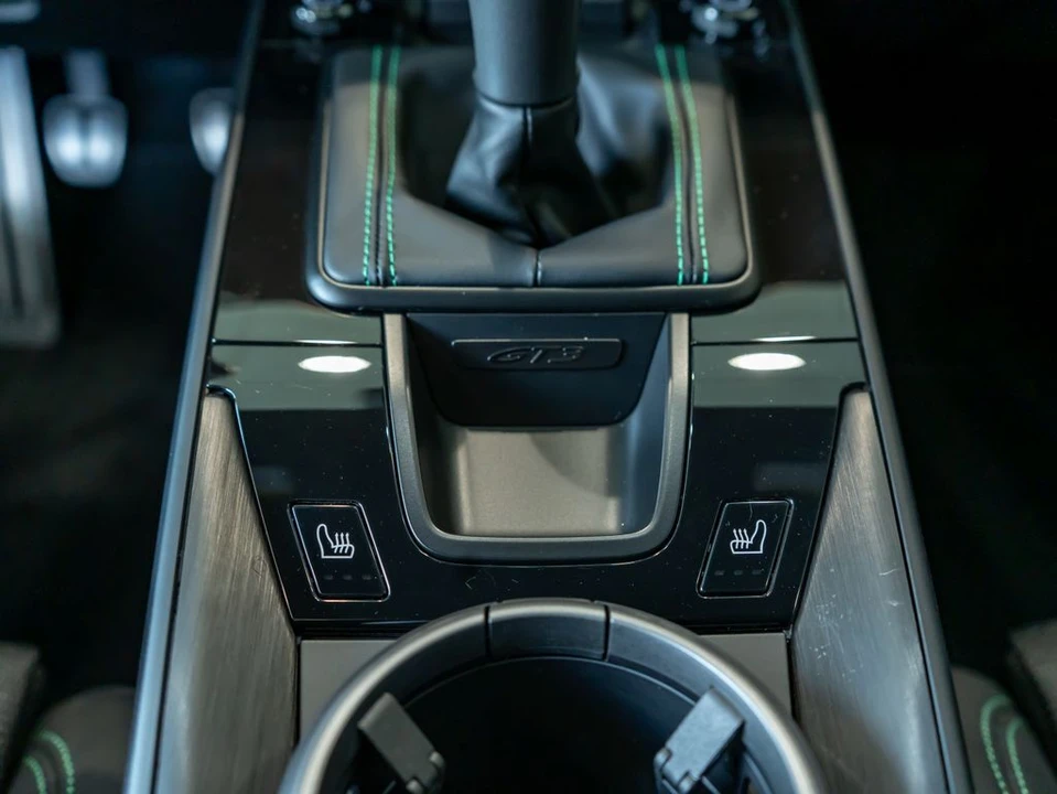 2026 Porsche 911 - Image 19 of 31