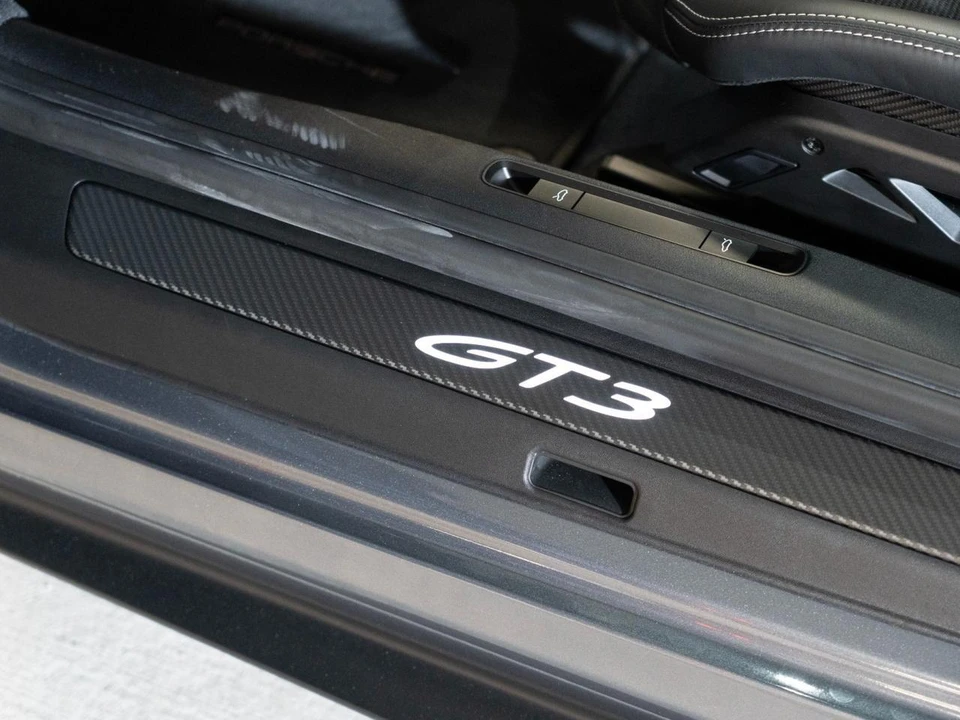 2026 Porsche 911 - Image 13 of 27