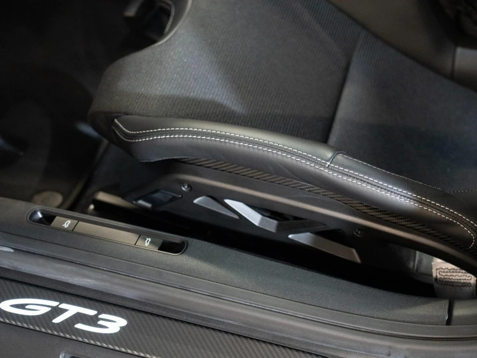 2026 Porsche 911 - Image 14 of 27