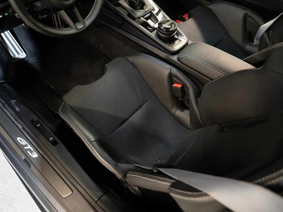 2026 Porsche 911 - Image 15 of 27