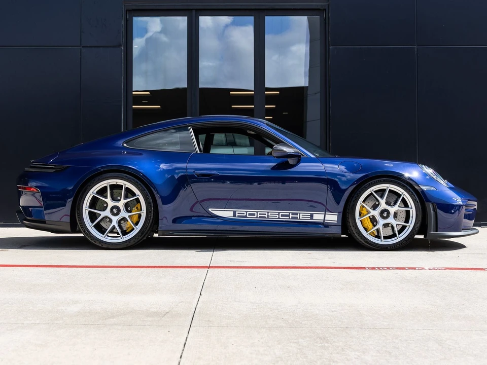 2026 Porsche 911 - Image 14 of 31