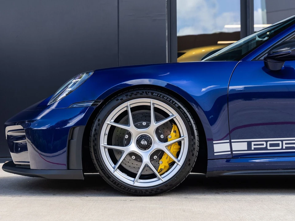 2026 Porsche 911 - Image 15 of 31