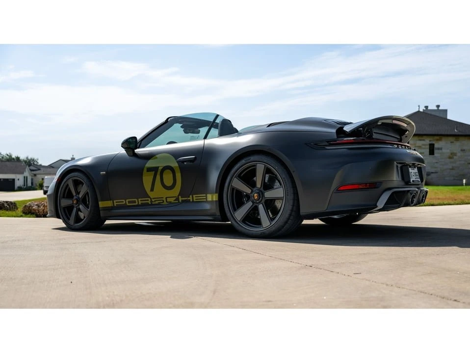 2026 Porsche 911 - Image 19 of 20