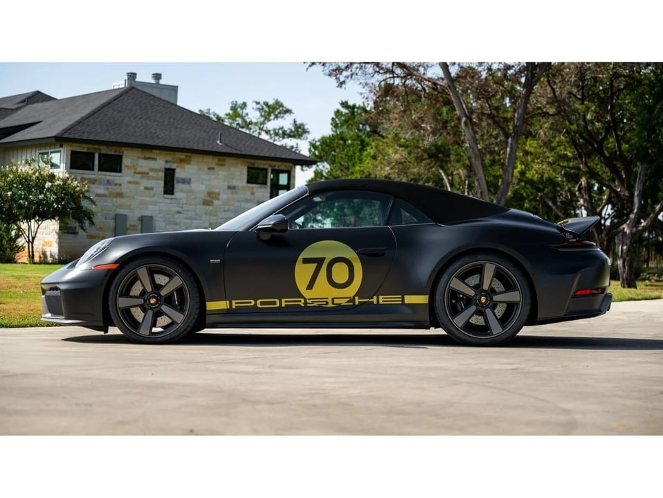 2026 Porsche 911 - Image 17 of 20