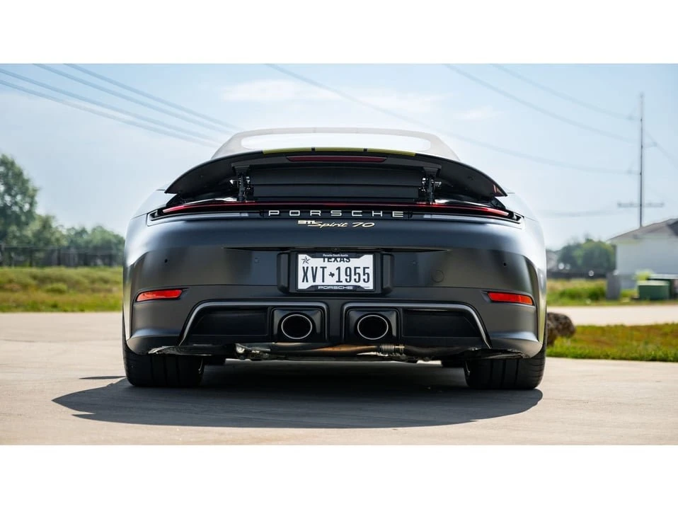 2026 Porsche 911 - Image 15 of 20