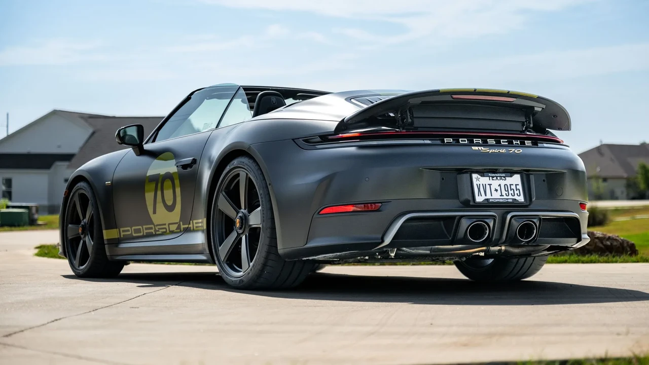 2026 Porsche 911 - Image 8 of 31