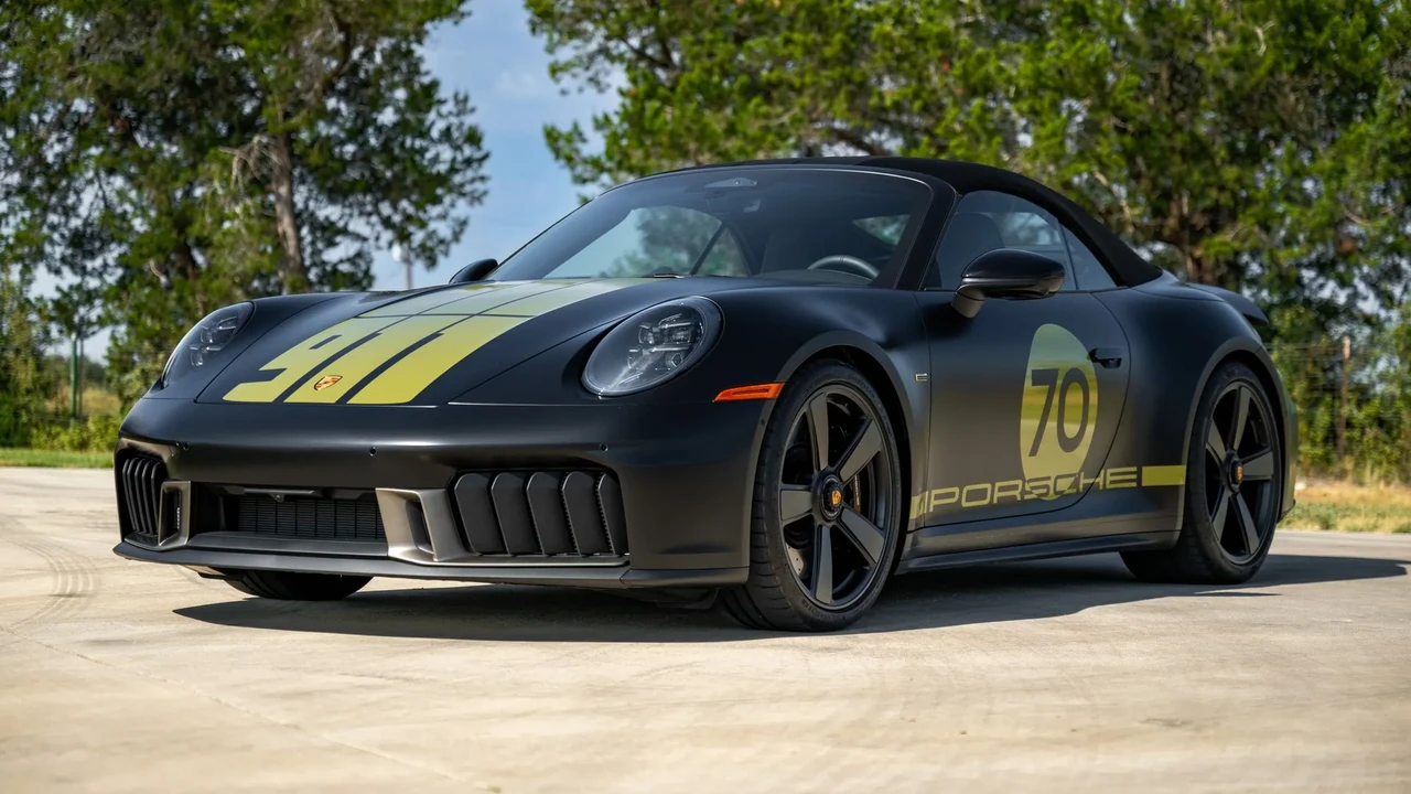 2026 Porsche 911 - Image 10 of 31