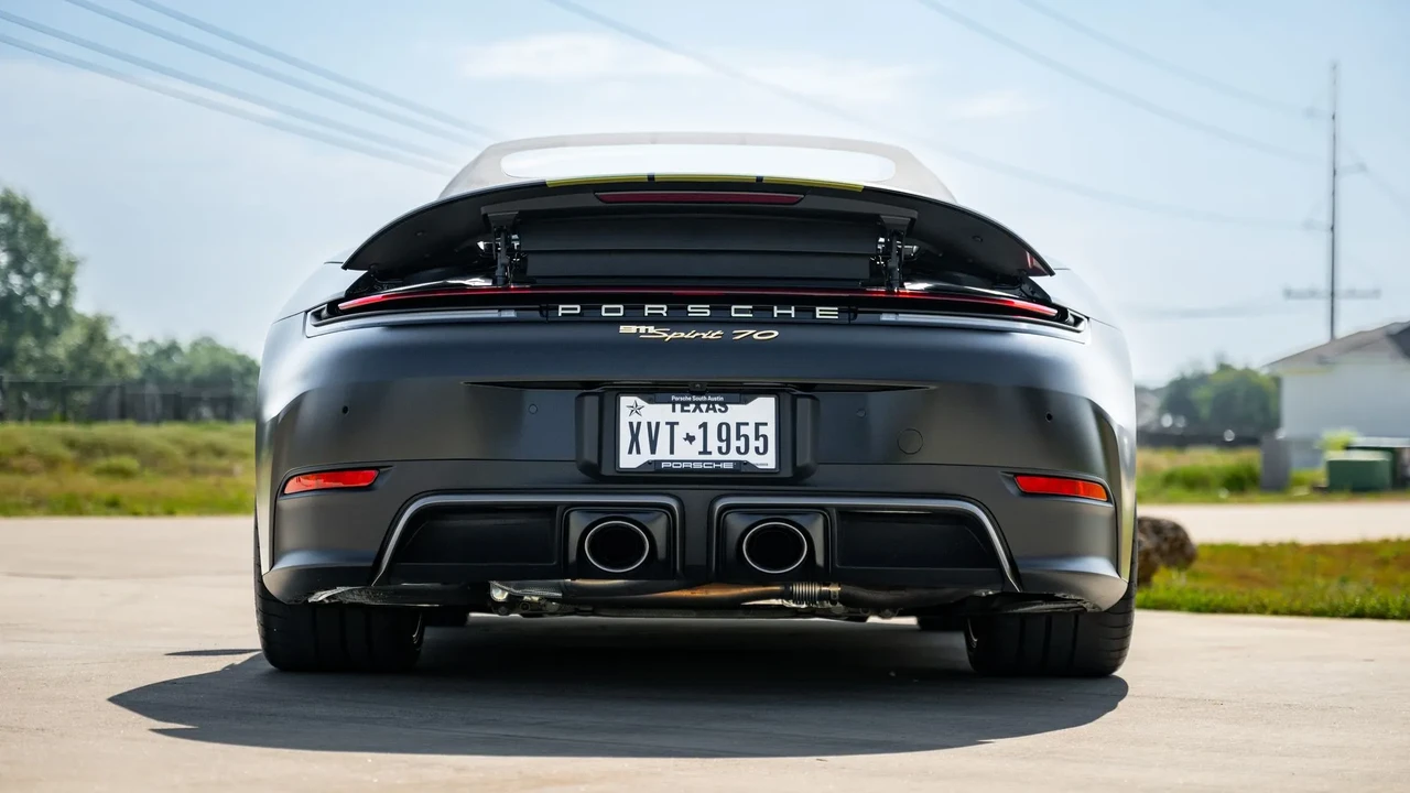 2026 Porsche 911 - Image 15 of 31