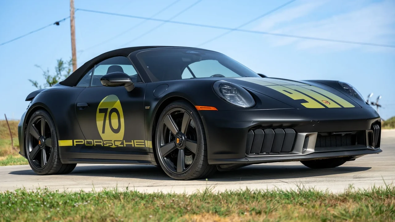 2026 Porsche 911 - Image 12 of 31
