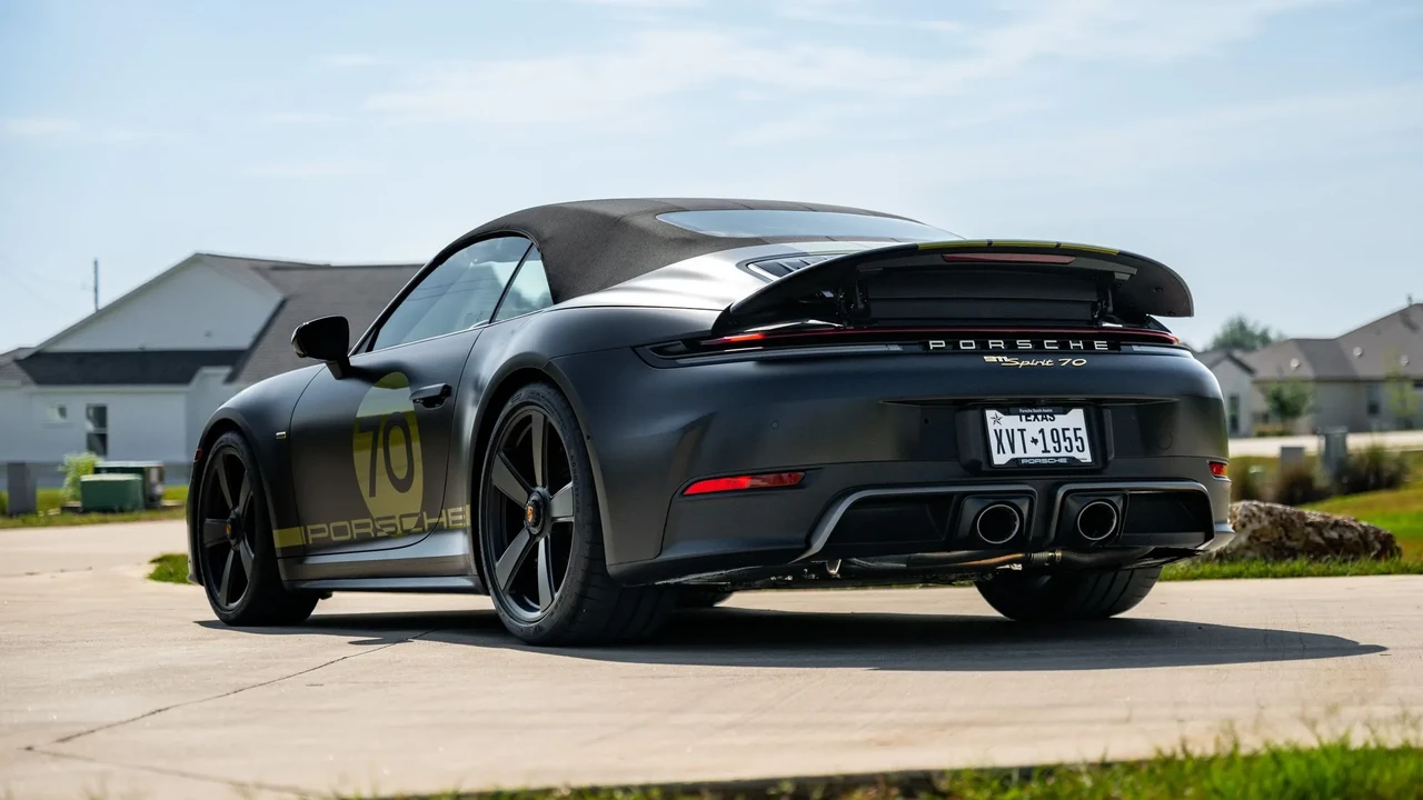 2026 Porsche 911 - Image 16 of 31