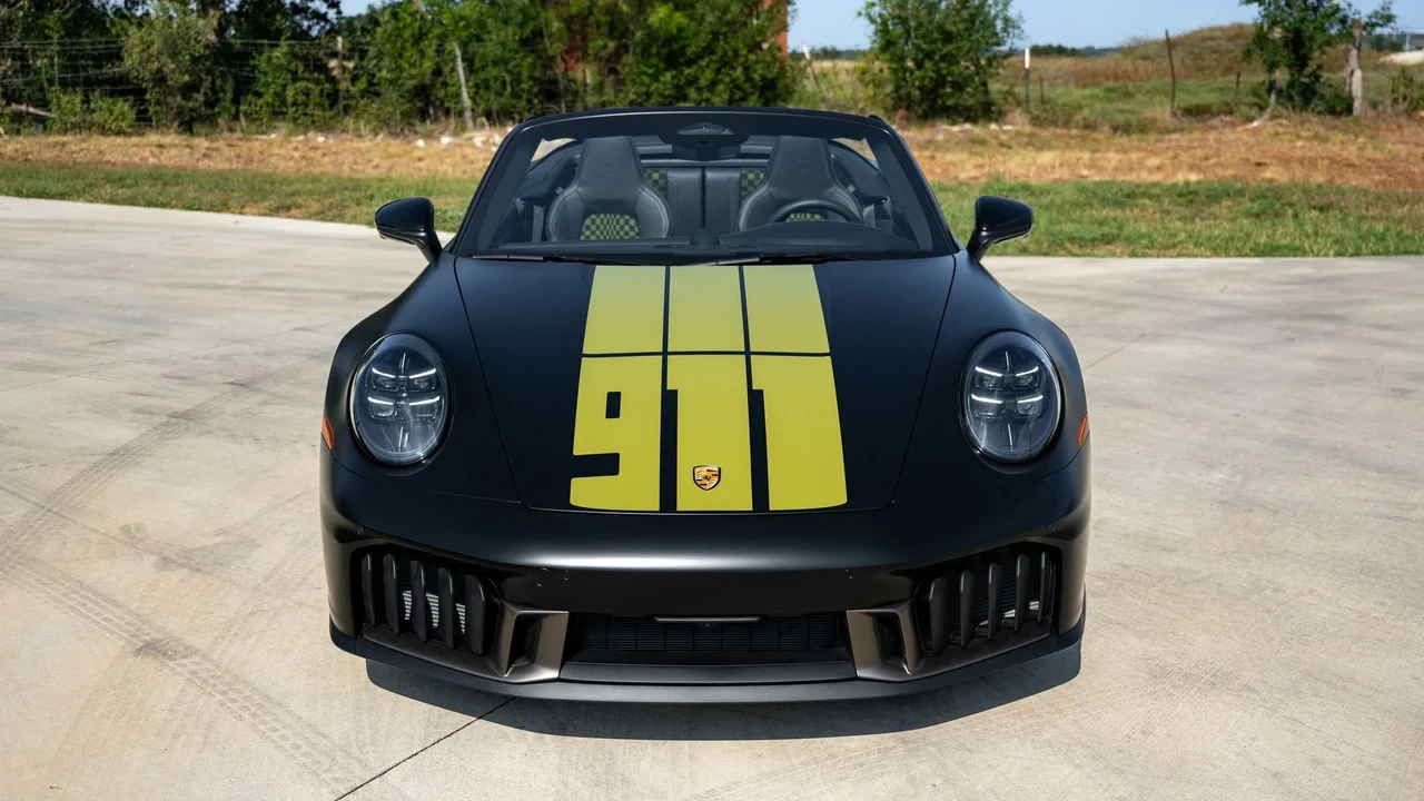 2026 Porsche 911 - Image 18 of 31