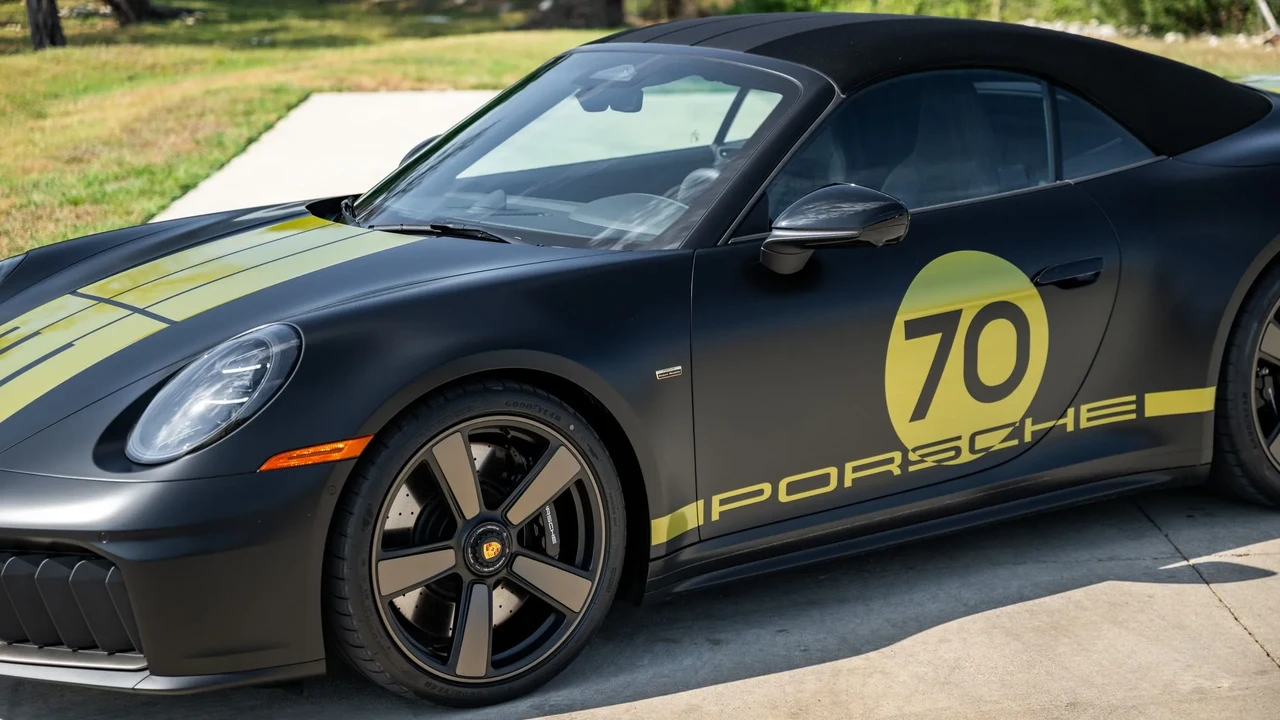 2026 Porsche 911 - Image 23 of 31