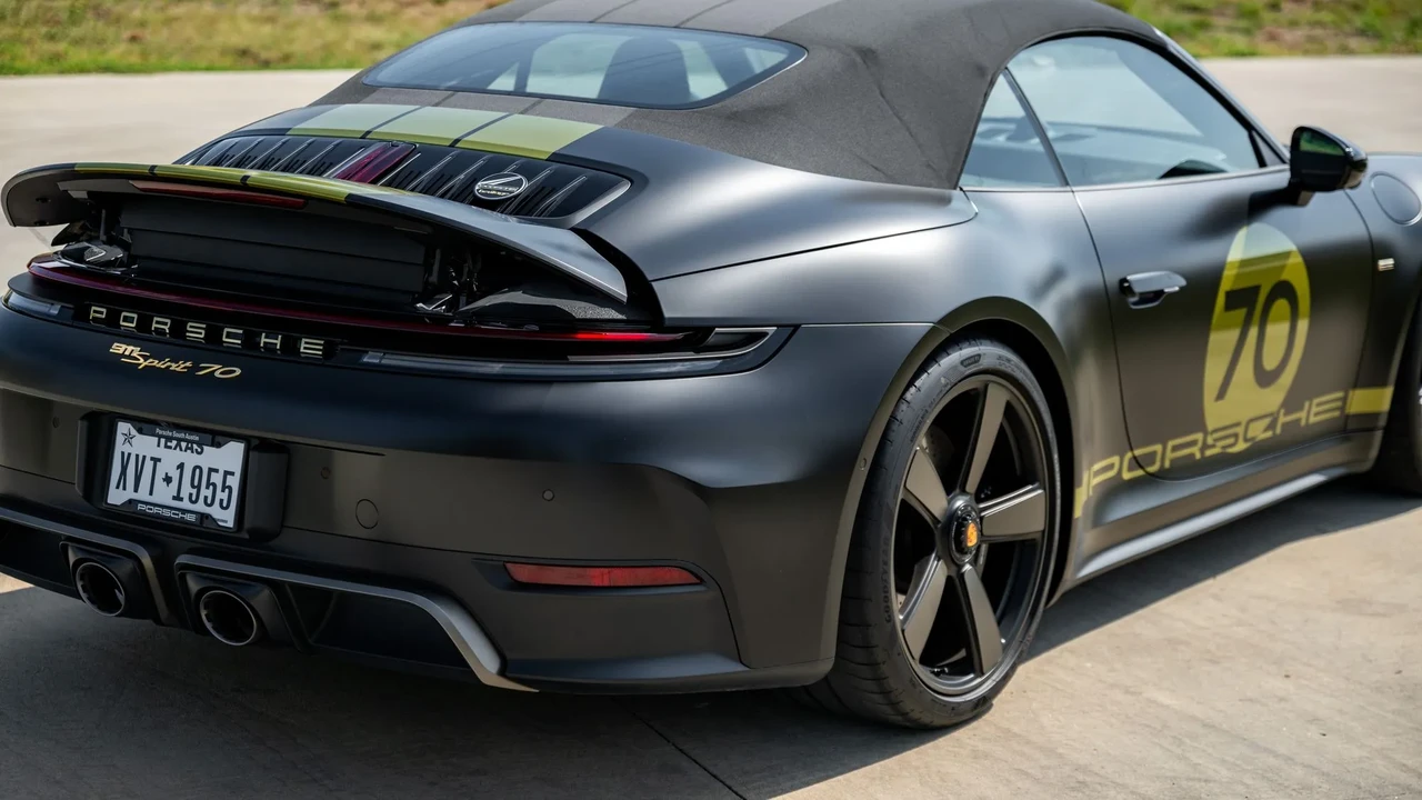 2026 Porsche 911 - Image 21 of 31