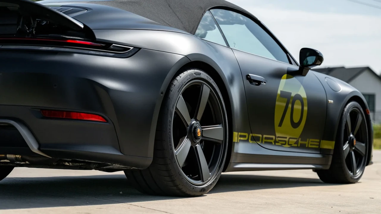 2026 Porsche 911 - Image 27 of 31