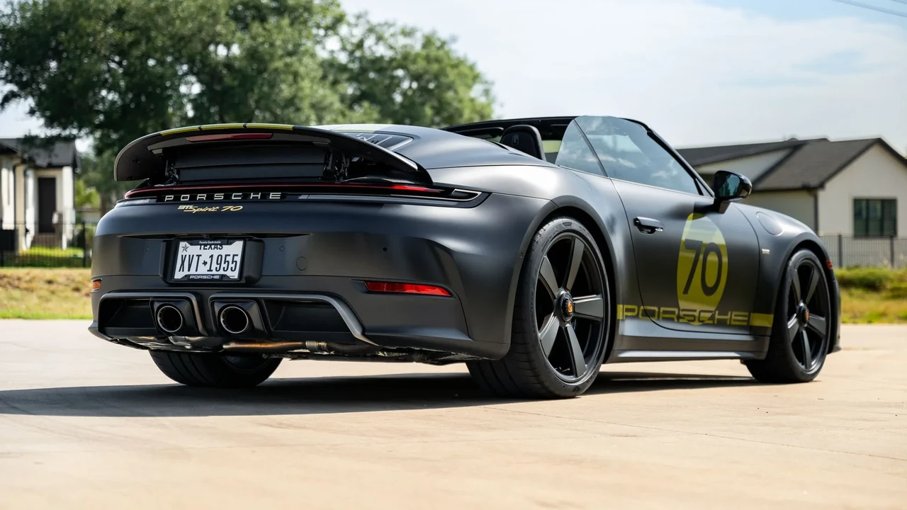2026 Porsche 911 - Image 6 of 31