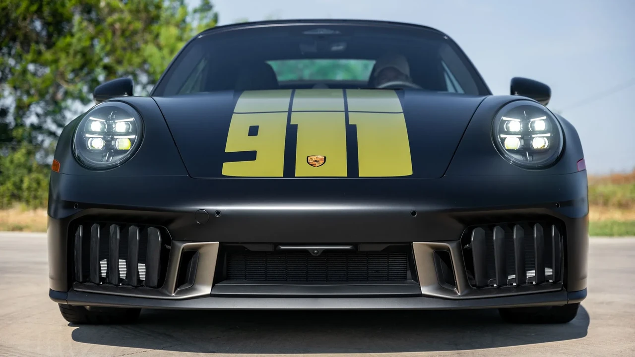2026 Porsche 911 - Image 28 of 31