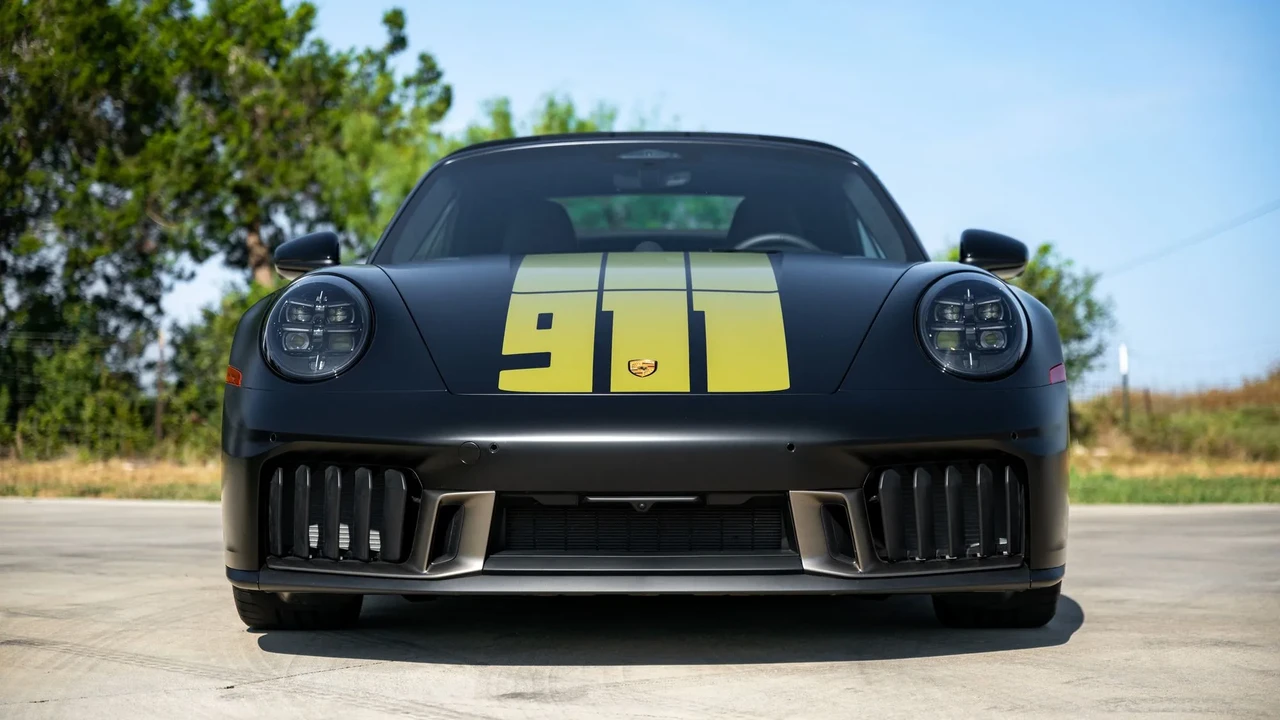 2026 Porsche 911 - Image 11 of 31