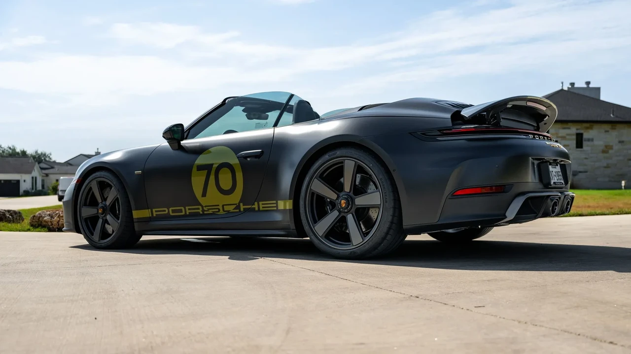 2026 Porsche 911 - Image 19 of 31