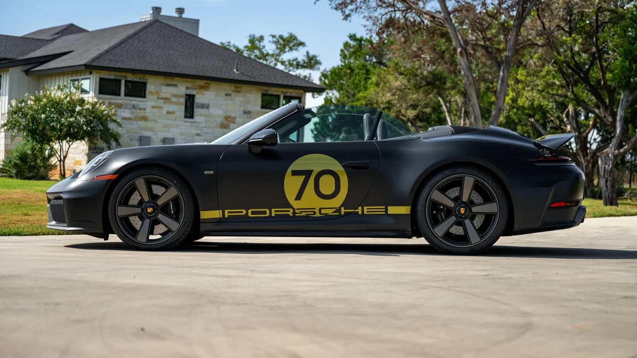 2026 Porsche 911 - Image 9 of 31
