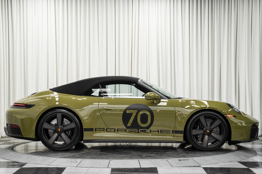 2026 Porsche 911 - Image 15 of 21