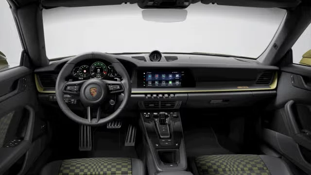 2026 Porsche 911 - Image 26 of 30
