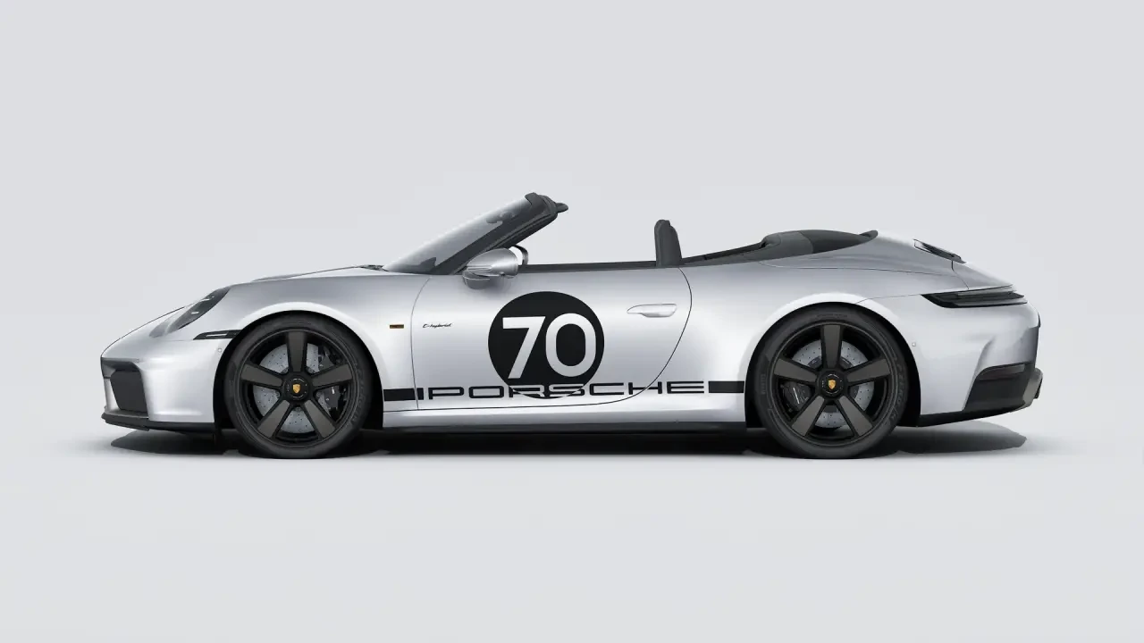 2026 Porsche 911 - Image 16 of 30