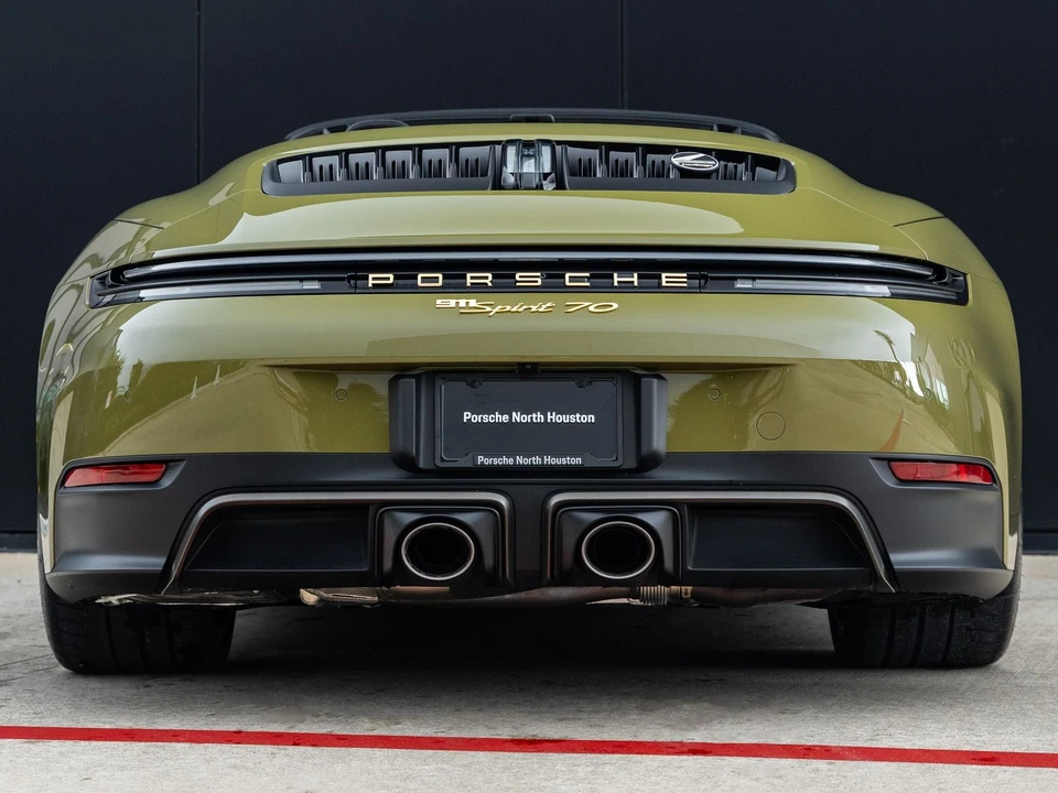 2026 Porsche 911 - Image 13 of 31