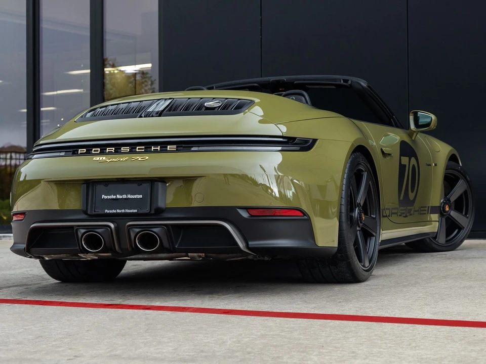 2026 Porsche 911 - Image 14 of 31