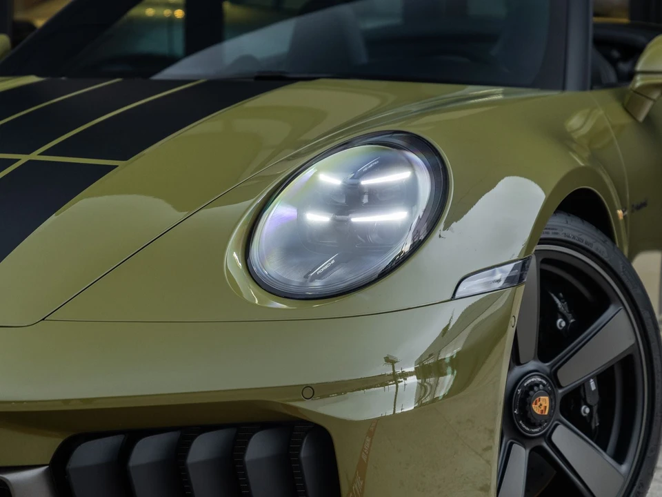 2026 Porsche 911 - Image 21 of 31