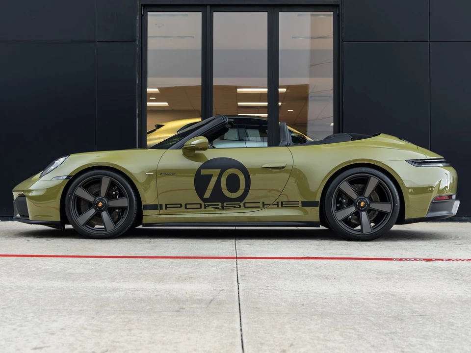 2026 Porsche 911 - Image 2 of 31