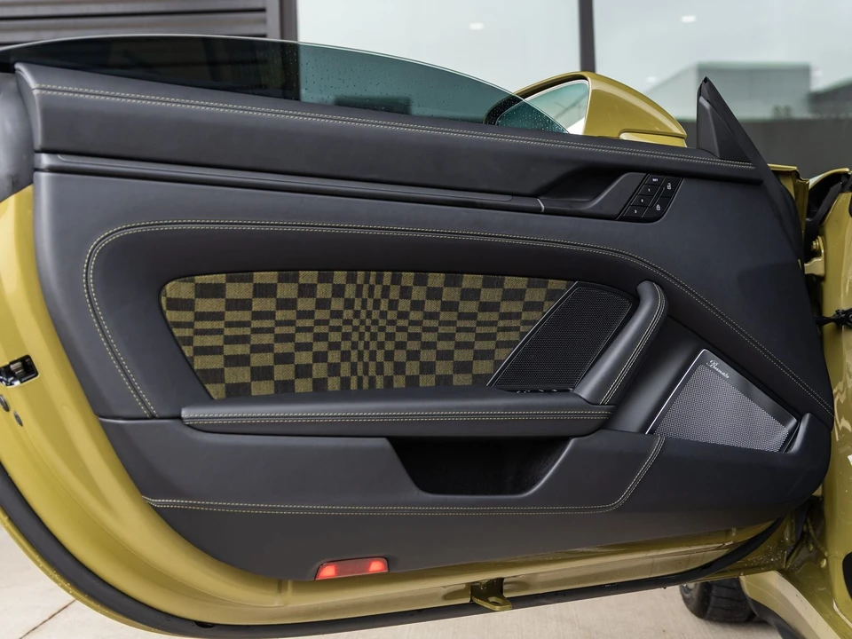 2026 Porsche 911 - Image 30 of 31