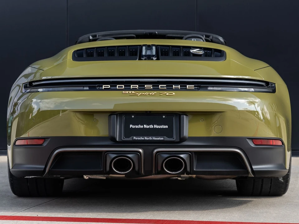 2026 Porsche 911 - Image 13 of 31