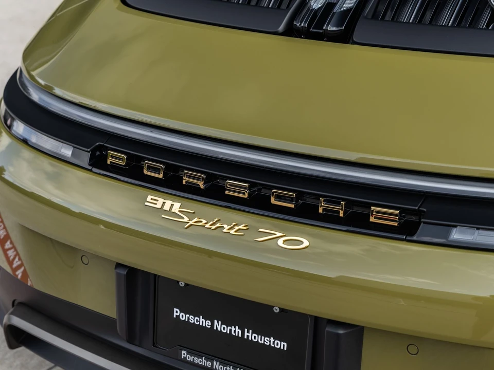 2026 Porsche 911 - Image 22 of 31