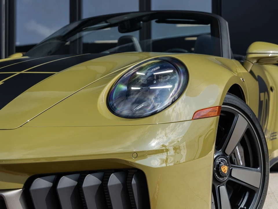 2026 Porsche 911 - Image 25 of 31