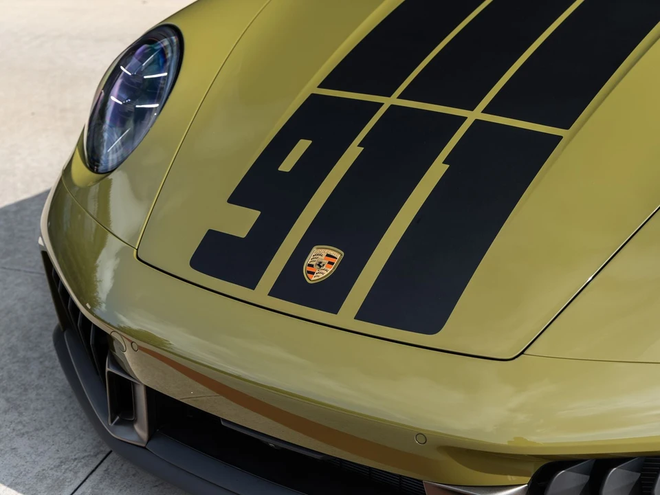 2026 Porsche 911 - Image 26 of 31