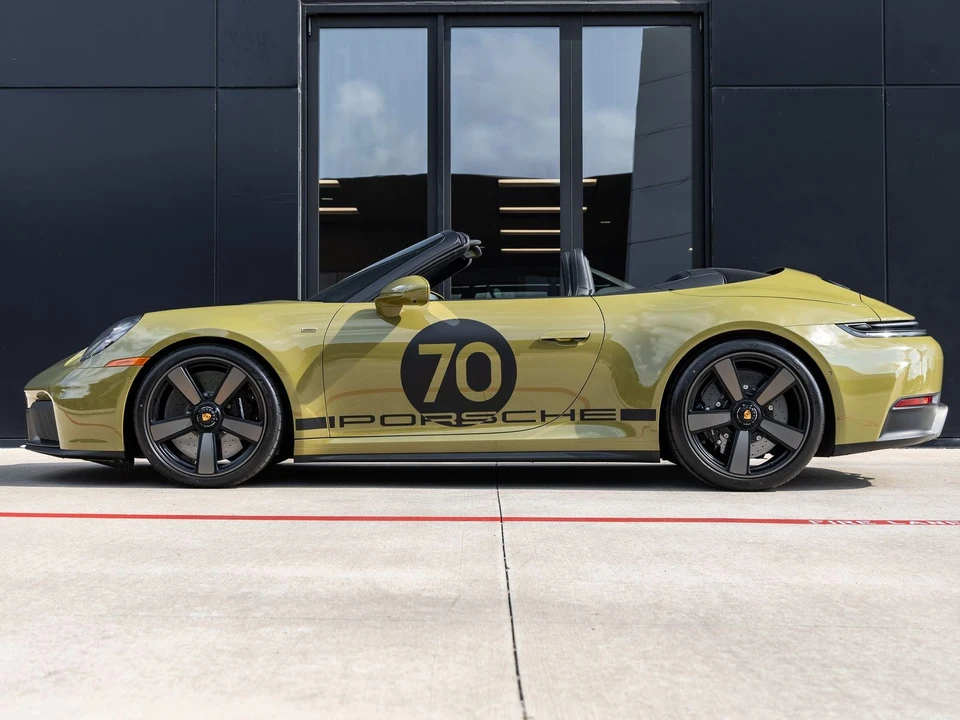 2026 Porsche 911 - Image 2 of 31