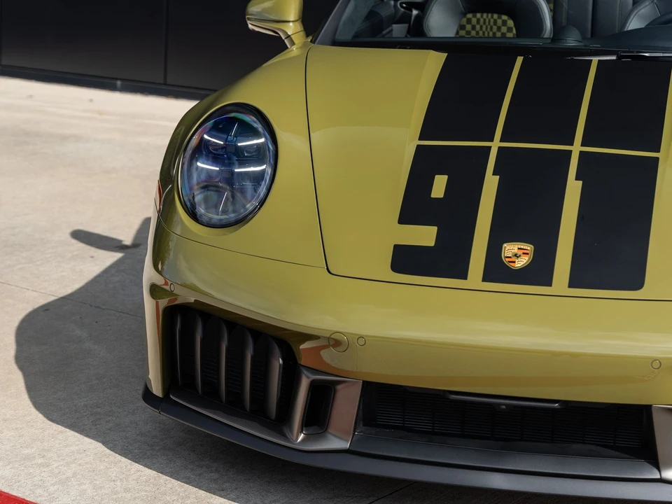2026 Porsche 911 - Image 30 of 31
