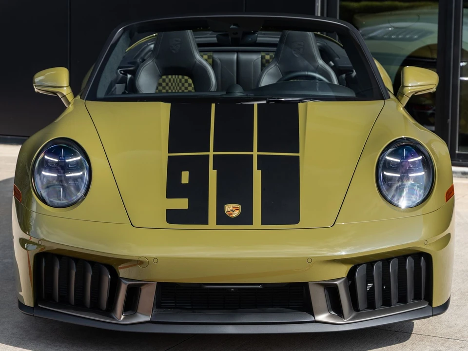 2026 Porsche 911 - Image 8 of 31
