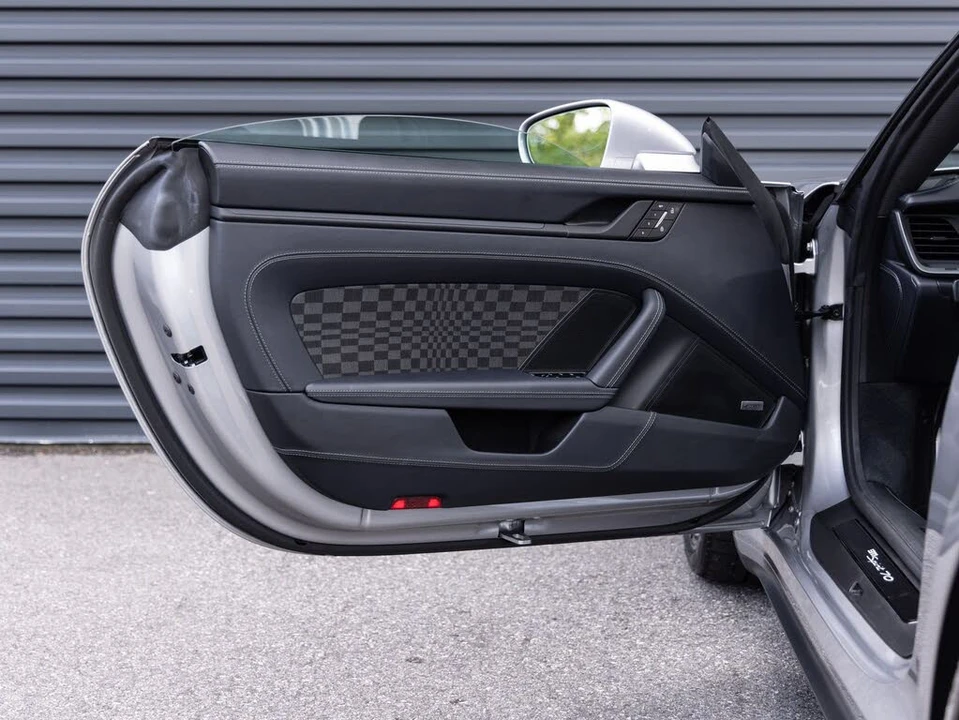 2026 Porsche 911 - Image 22 of 31