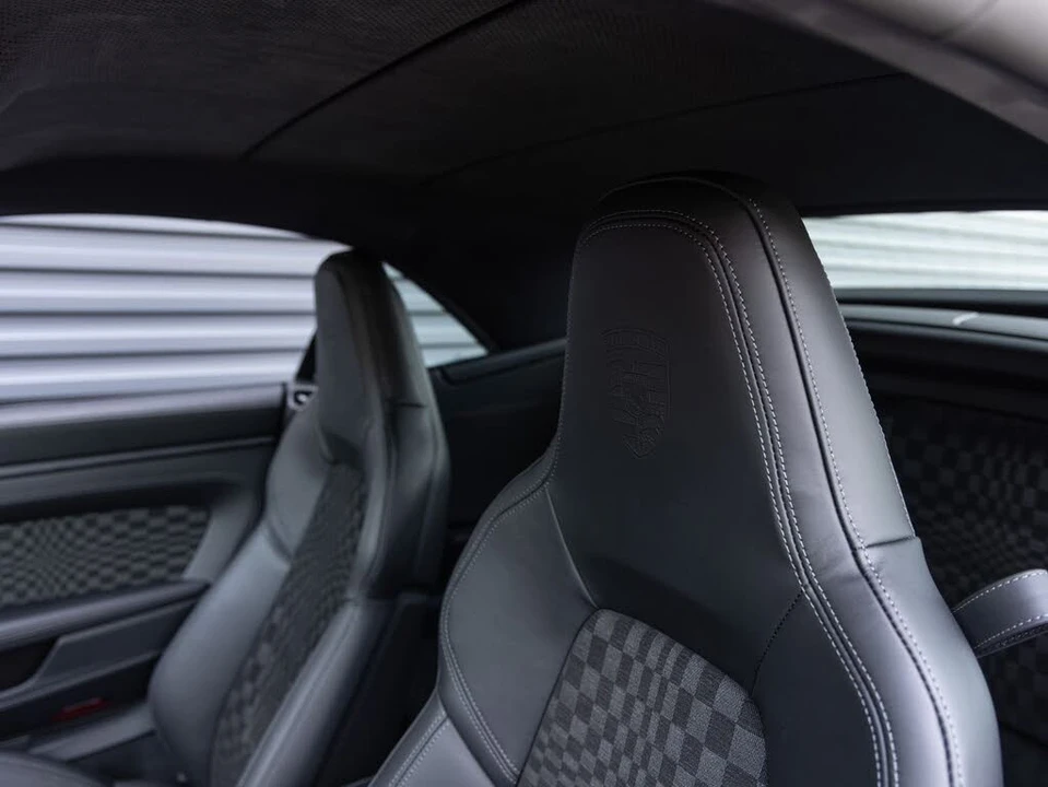 2026 Porsche 911 - Image 26 of 31