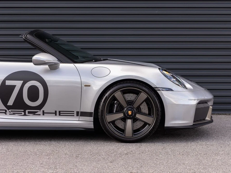 2026 Porsche 911 - Image 10 of 31