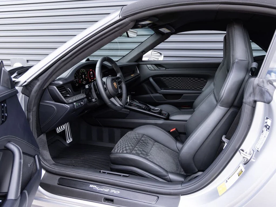 2026 Porsche 911 - Image 25 of 31