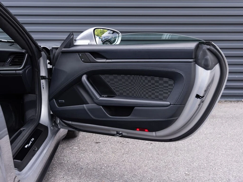 2026 Porsche 911 - Image 30 of 31