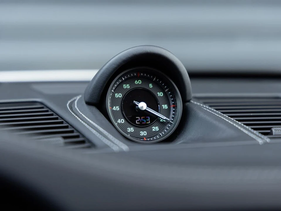 2026 Porsche 911 - Image 18 of 31