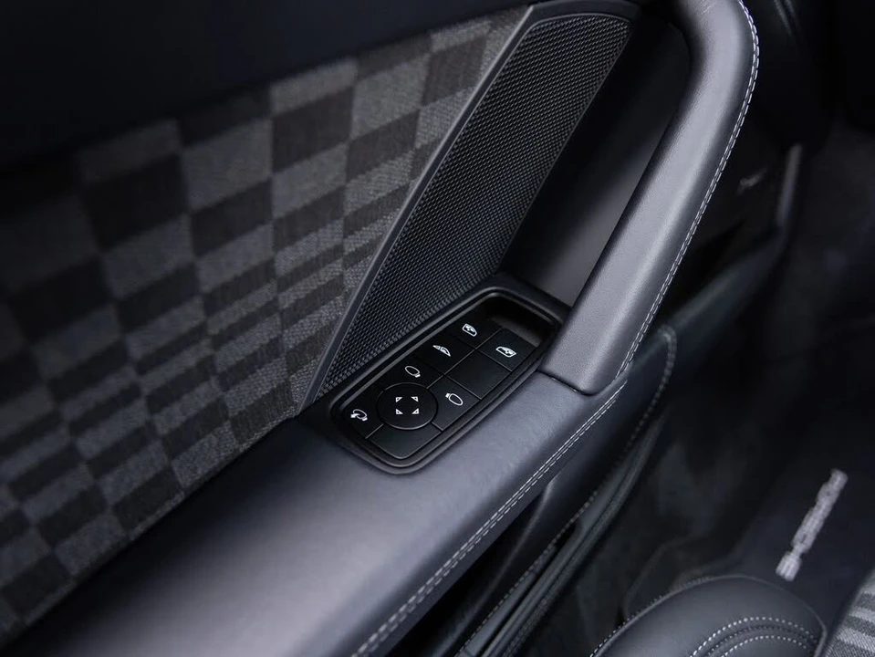 2026 Porsche 911 - Image 23 of 31