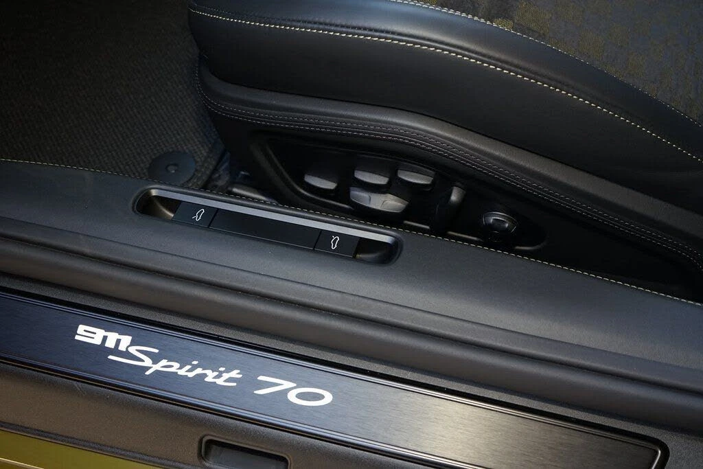 2026 Porsche 911 - Image 27 of 31