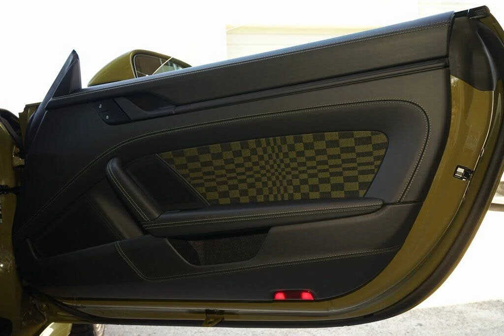 2026 Porsche 911 - Image 25 of 31