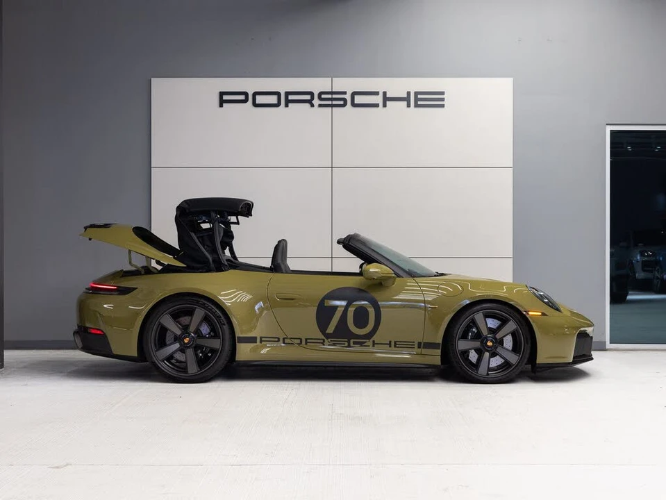 2026 Porsche 911 - Image 9 of 31